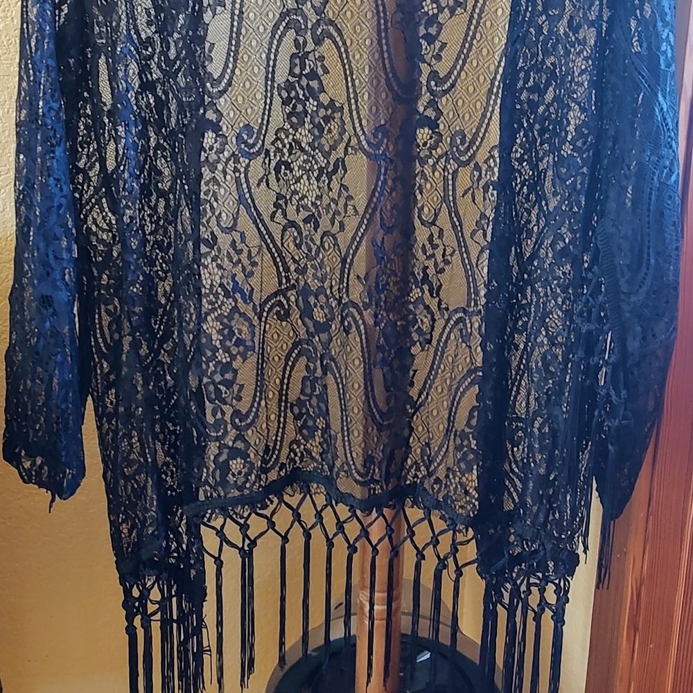 Lacey Black overlay jacket, with fringed sleeves and bottom sz L. - Picture 13 of 16